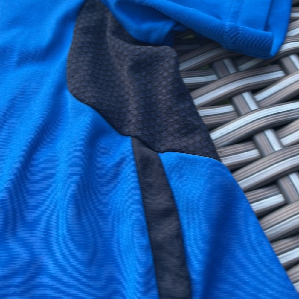 Adidas top - Picture 4 of 7